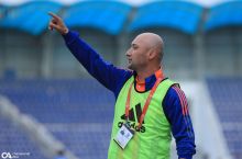 Тарбиячиликдан чиққан, мактаб ўқувчилари билан Суперлига клубини мағлуб этган мураббий билан интервью