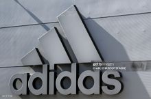 "Adidas" "Реал", "Ювентус", МЮ, "Арсенал" ва "Бавария" афсоналарини жамлаган ҳолда жамоаларнинг учинчи либосларини ретро услубда тақдимот қилди
